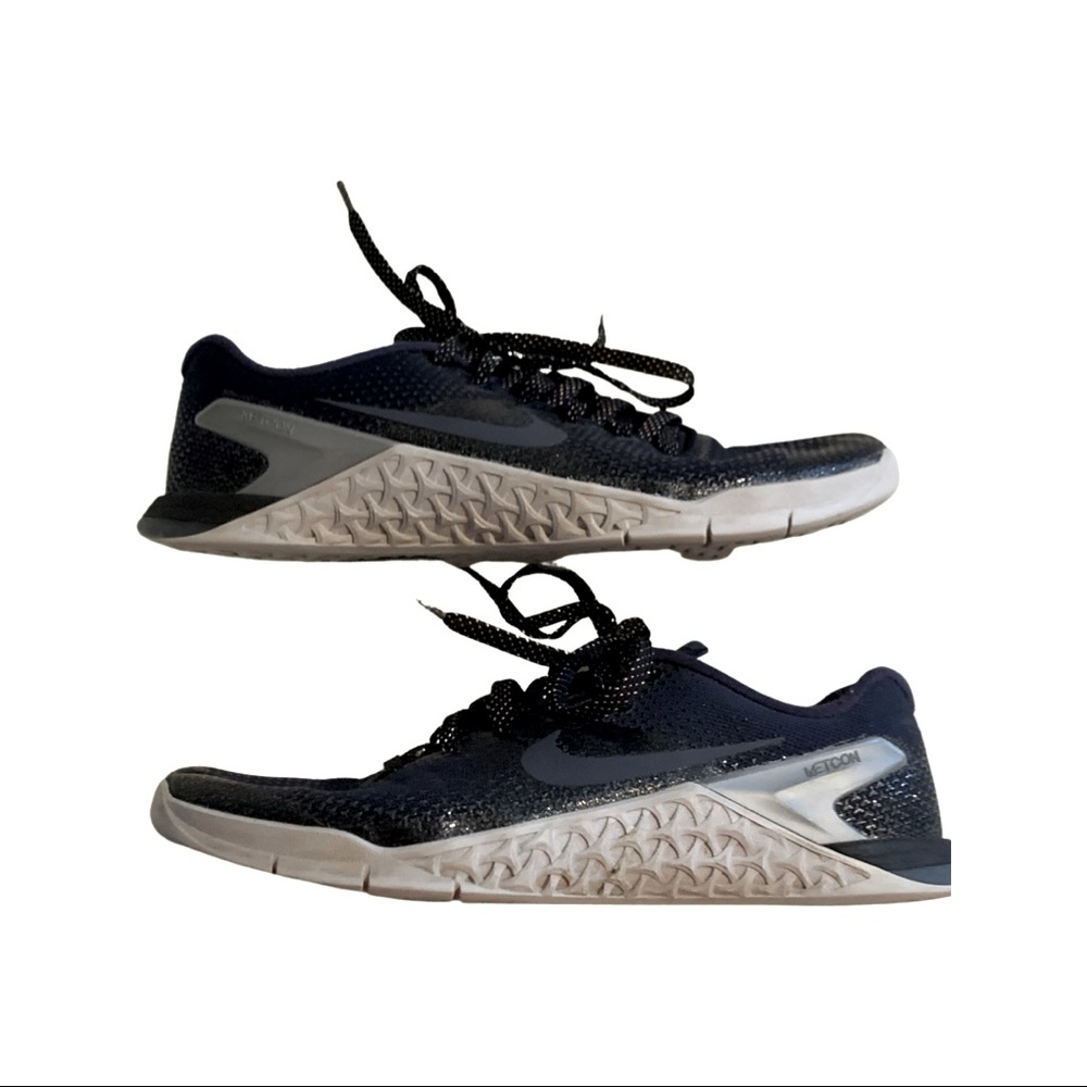 Nike women’s metcon navy shoes, 10